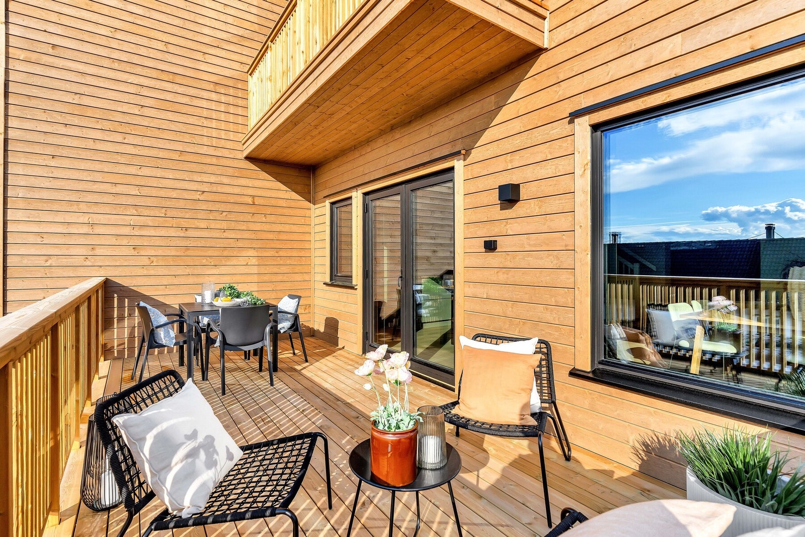 Balkongen er perfekt for å nyte morgenkaffen eller en middag i solen. Galleribilde