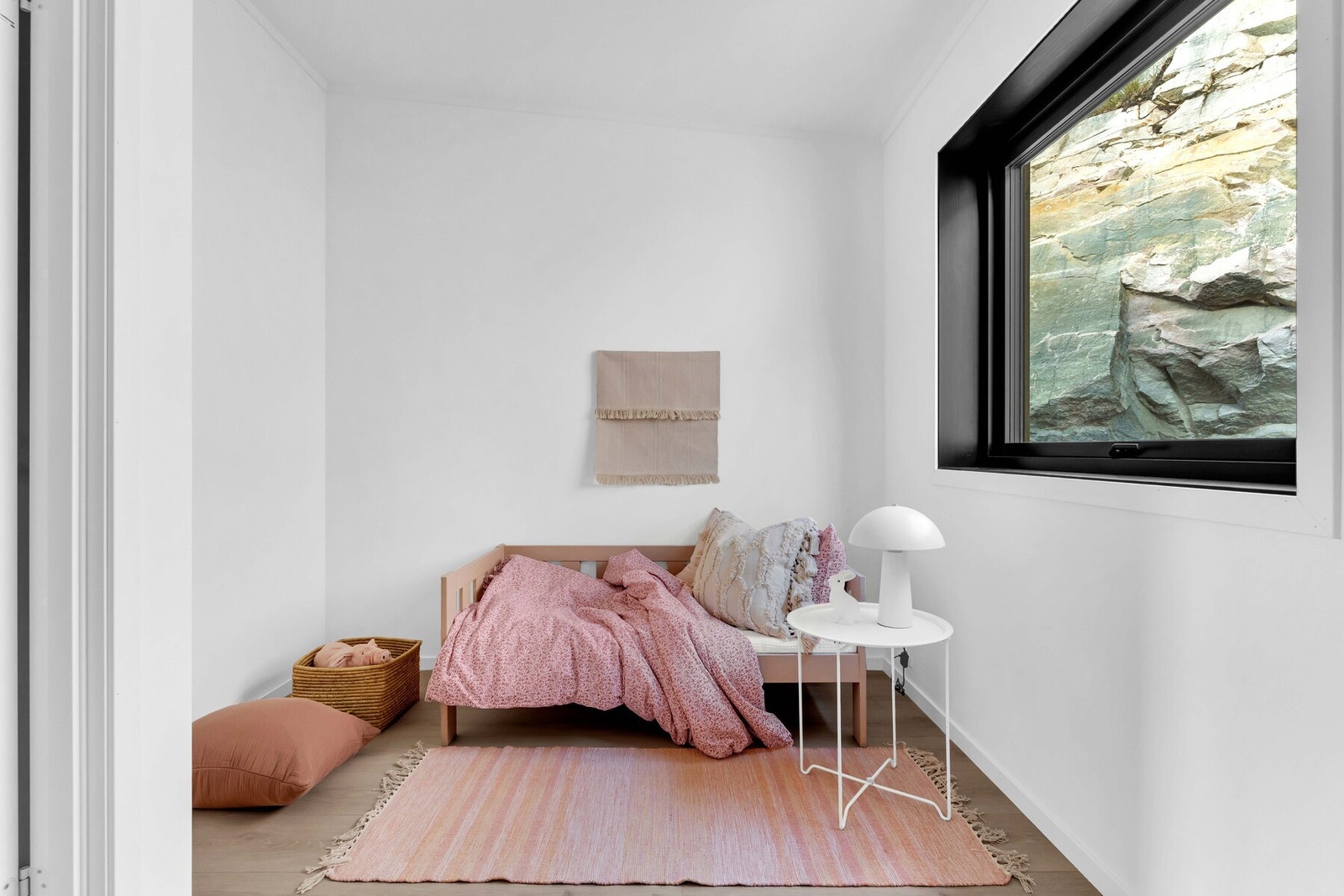 Rommene er perfekt som barnerom, garderobe, gjesterom og/eller kontor - alt etter ønske og behov! Galleribilde