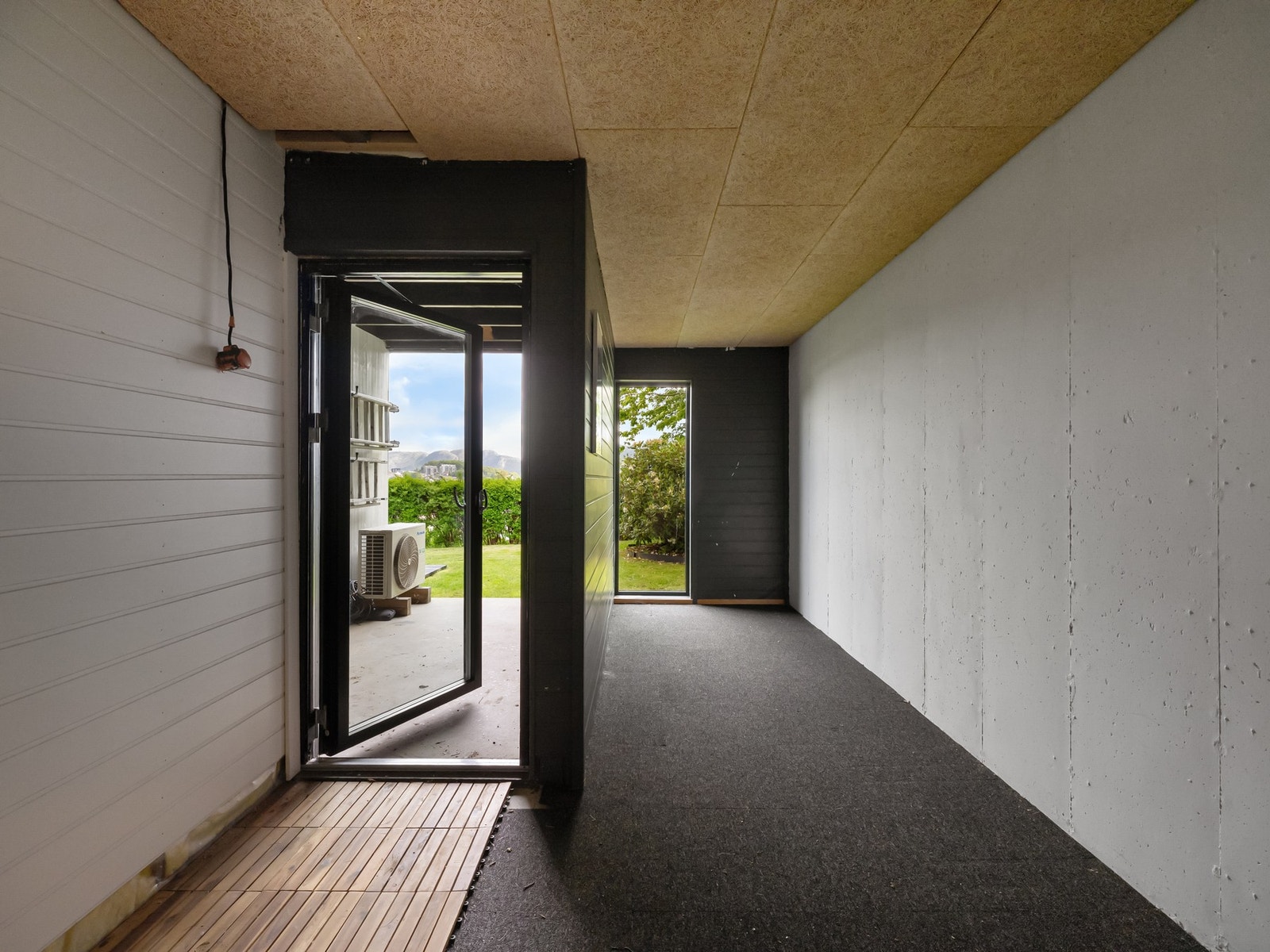 Utvendig sportsbod som er brukt som treningsrom Galleribilde