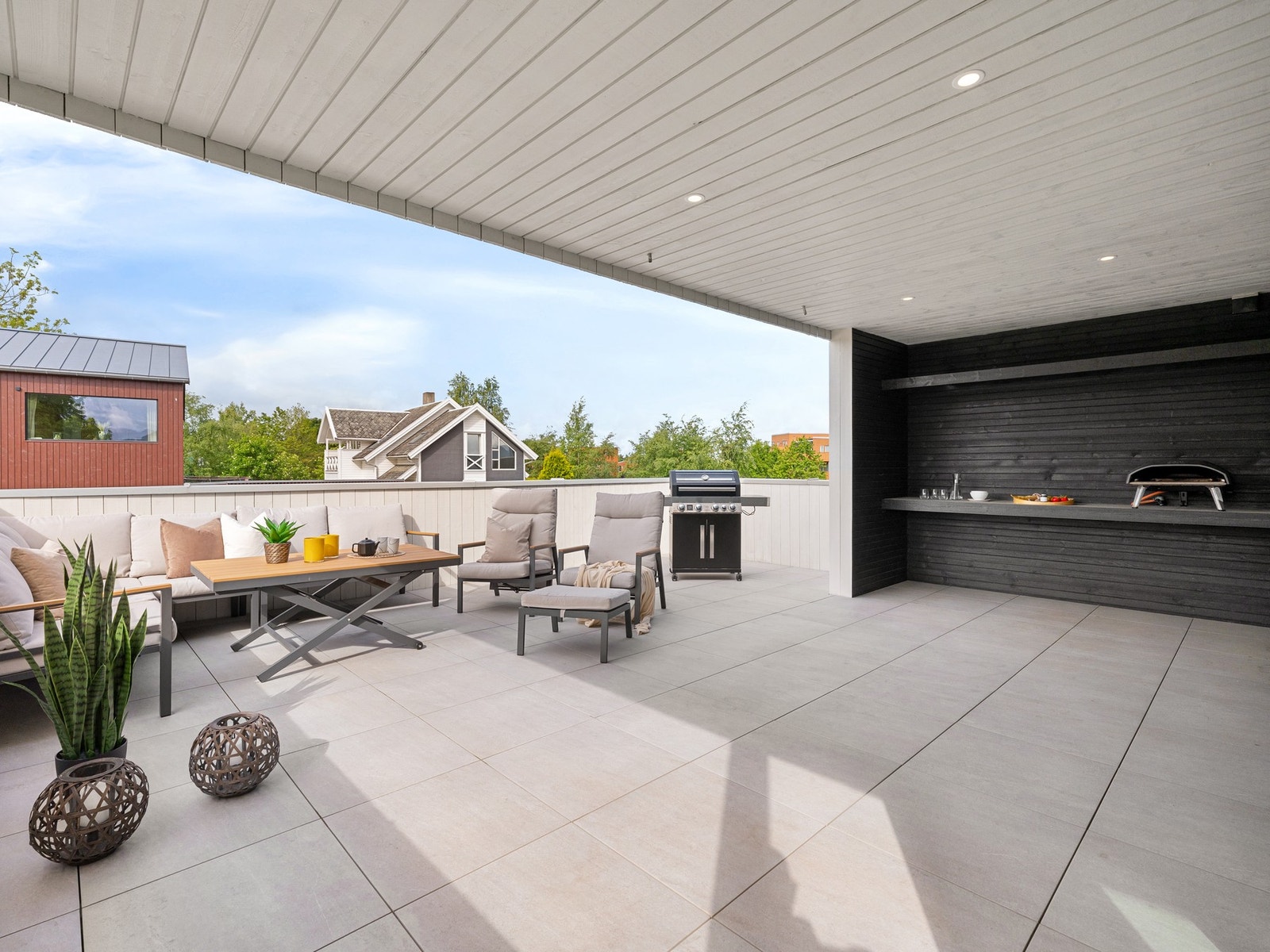 Takterrasse over garasjen som delvis er overbygget Galleribilde