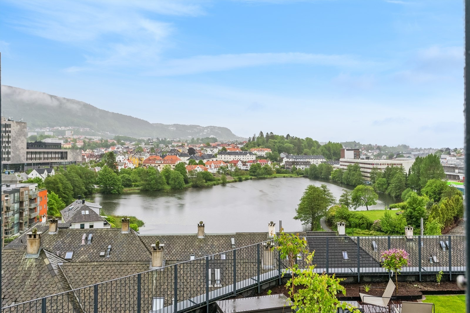 Utsikt fra felles takterrasse. Her er sol hele dagen. Galleribilde