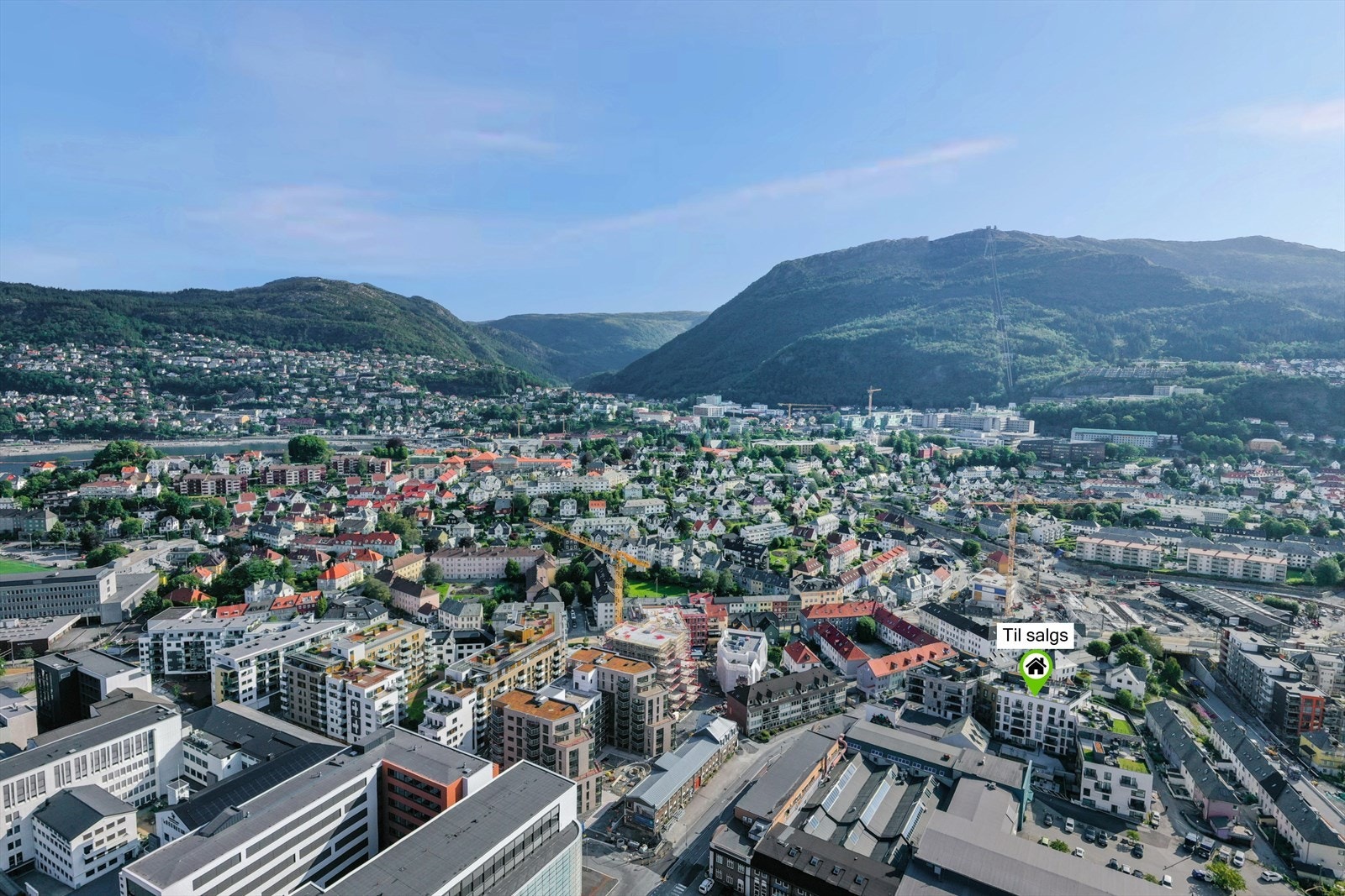 Himladronen. Sentralt plassert i bydelen Kronstad. Bybane, butikk, cafe, trening, restauranter m.m rett ved. Galleribilde