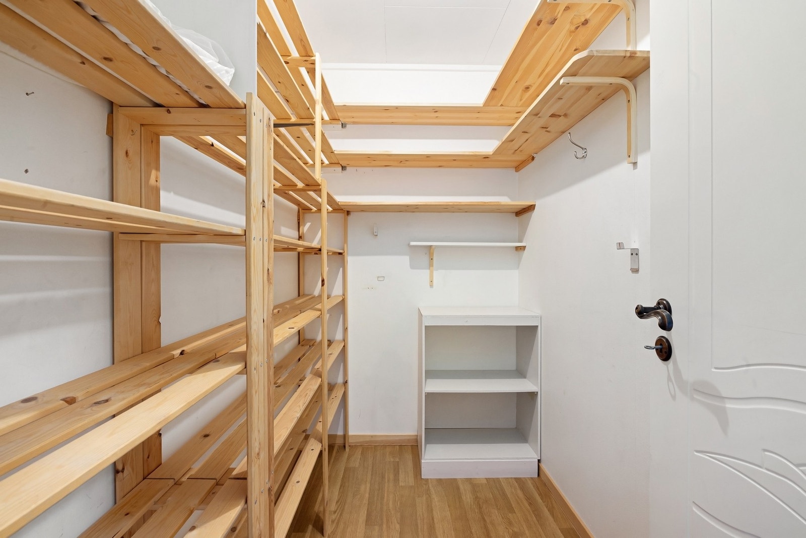 Praktisk bod / walk-in i gangen Galleribilde