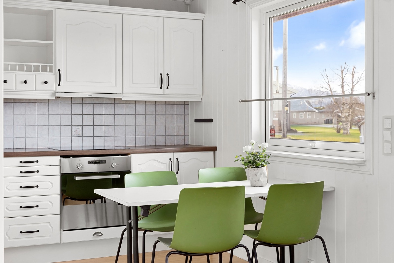 Trivelig kjøkkenbord/spisestue Galleribilde