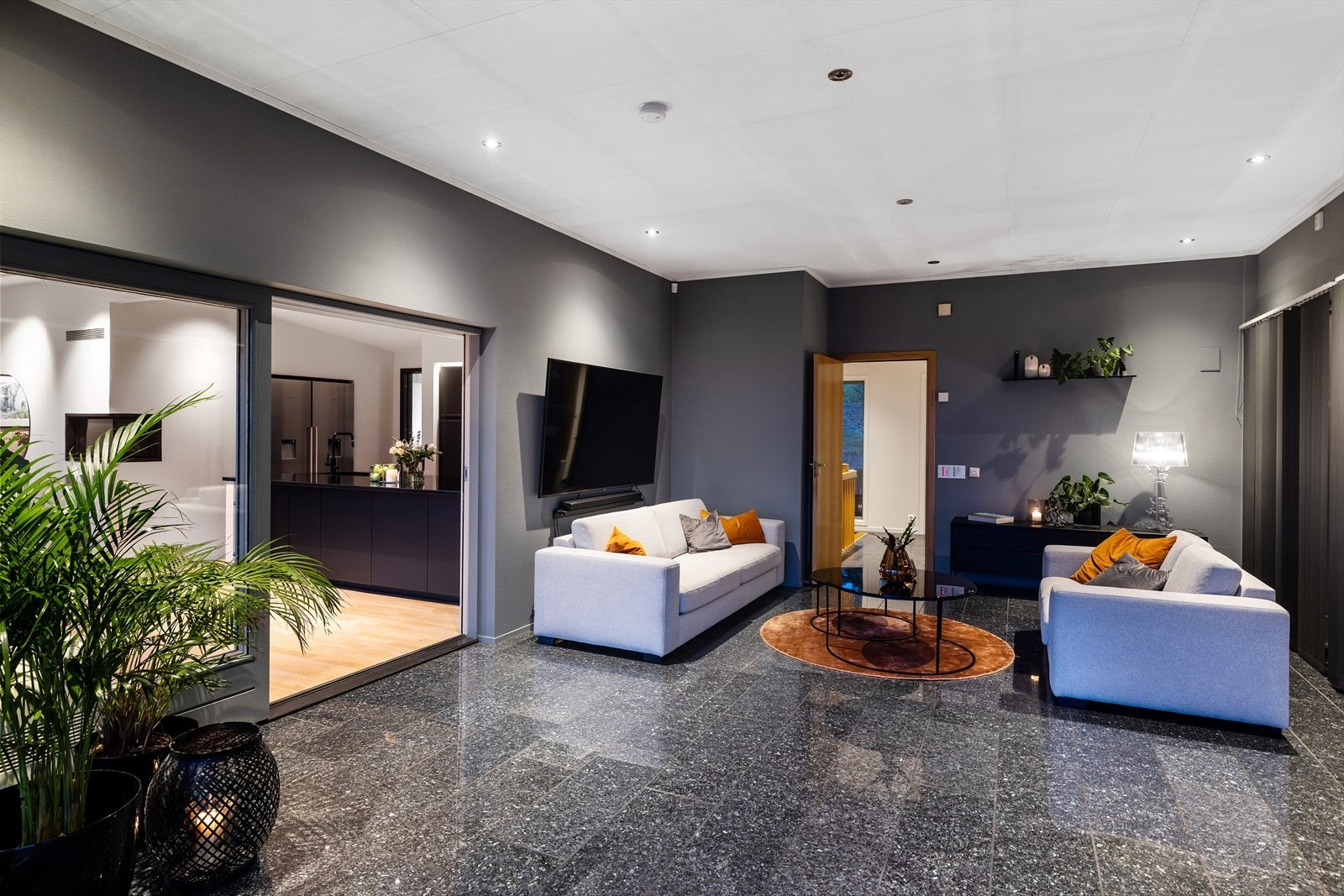 Også her er det skyvedør, slik at det er mulig å trekke seg litt tilbake. Galleribilde