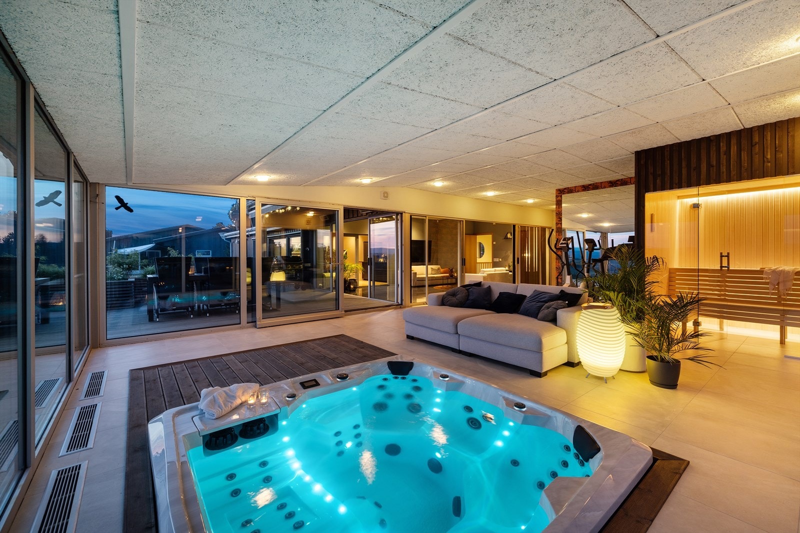 Fra dette rommet kan man nyte utsikten, samtidig som man enten bader, trener eller nyter saunaen. Galleribilde