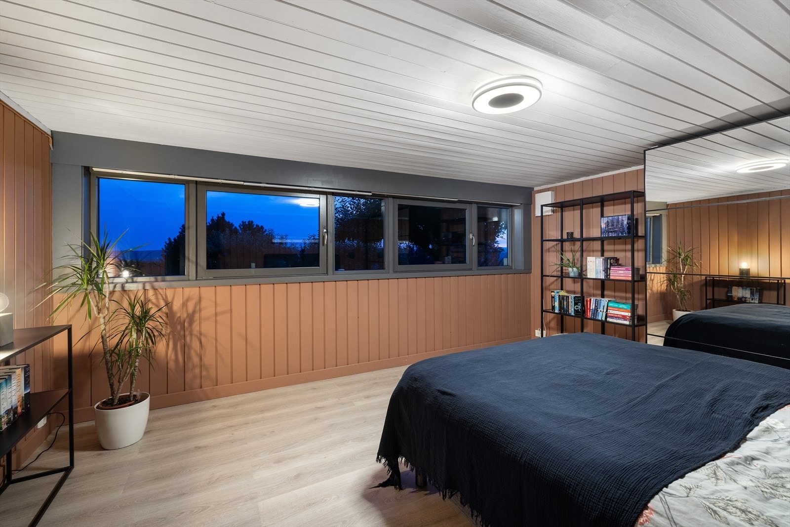 I sokkeletasjen finner man 4 gode soverom. Dette er det største soverommet. Galleribilde