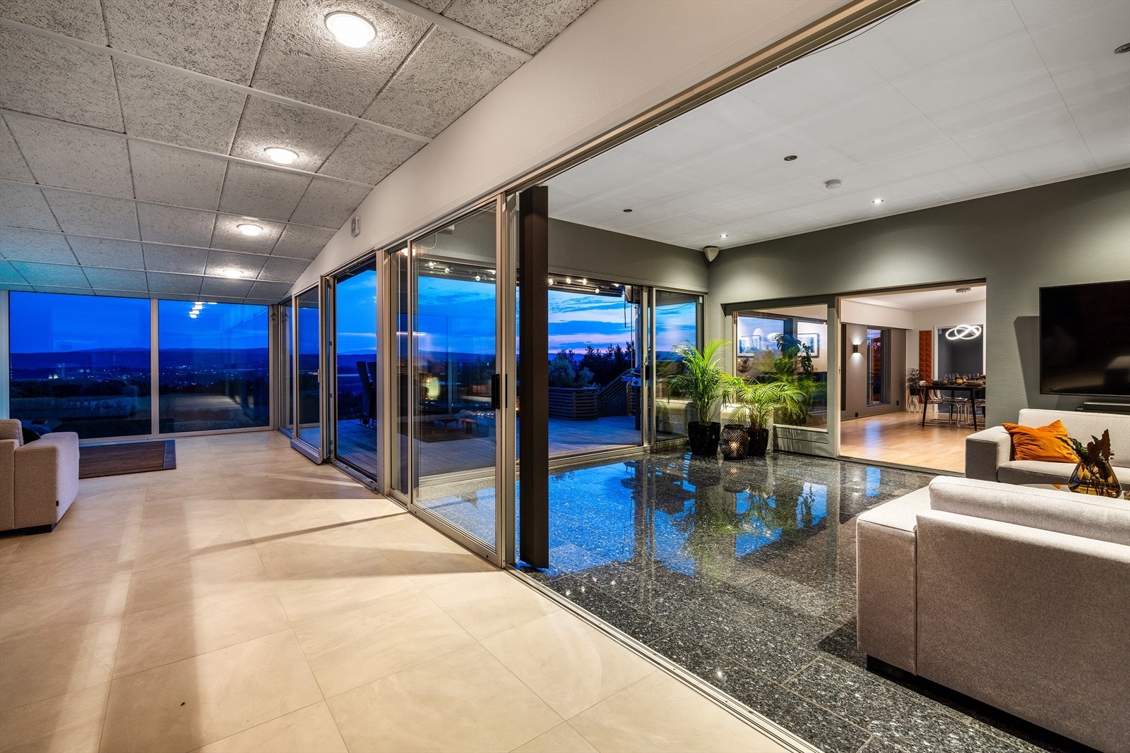 Fra velværeavdelingen er det tilgang direkte til terrassen. Galleribilde