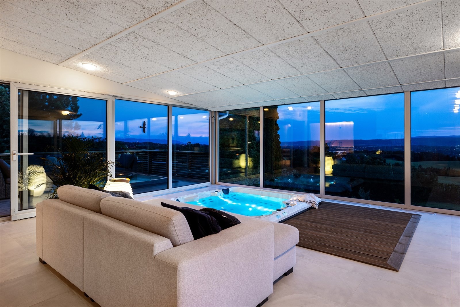 Boblebadet er levert av Vikingbad og er toppmodellen Morild utespa. Dette er utviklet i samarbeid med fysioterapeuter for en best mulig massasje av kroppen. Galleribilde