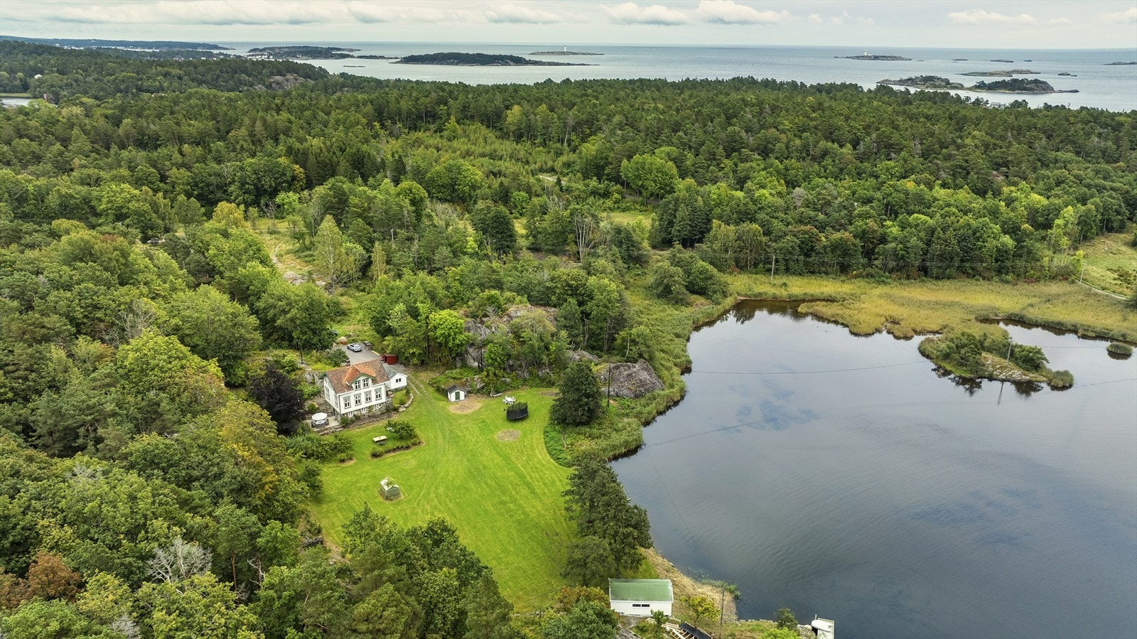 Eiendommen har også en stor parsell på andre siden av øyen mot Torungen Galleribilde