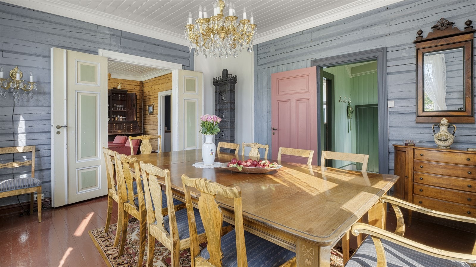 Nåværende eier har hatt stort fokus på å tilbakeføre boligen til dens autentiske stil Galleribilde