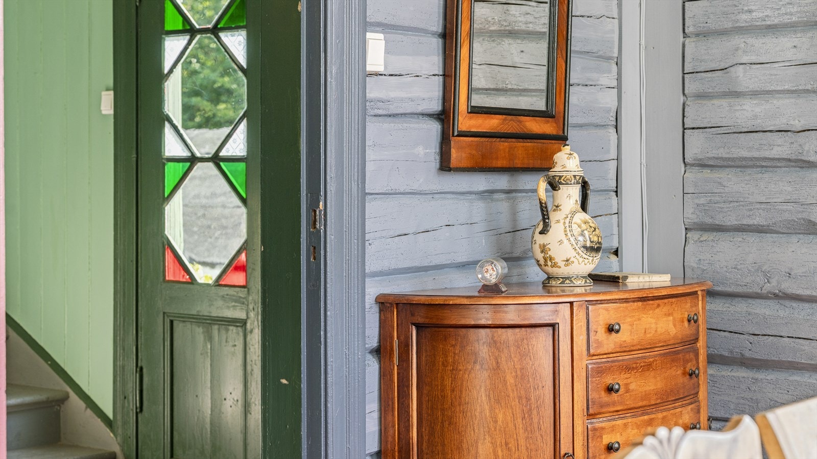 Flotte gamle foldedører, lister og laft Galleribilde