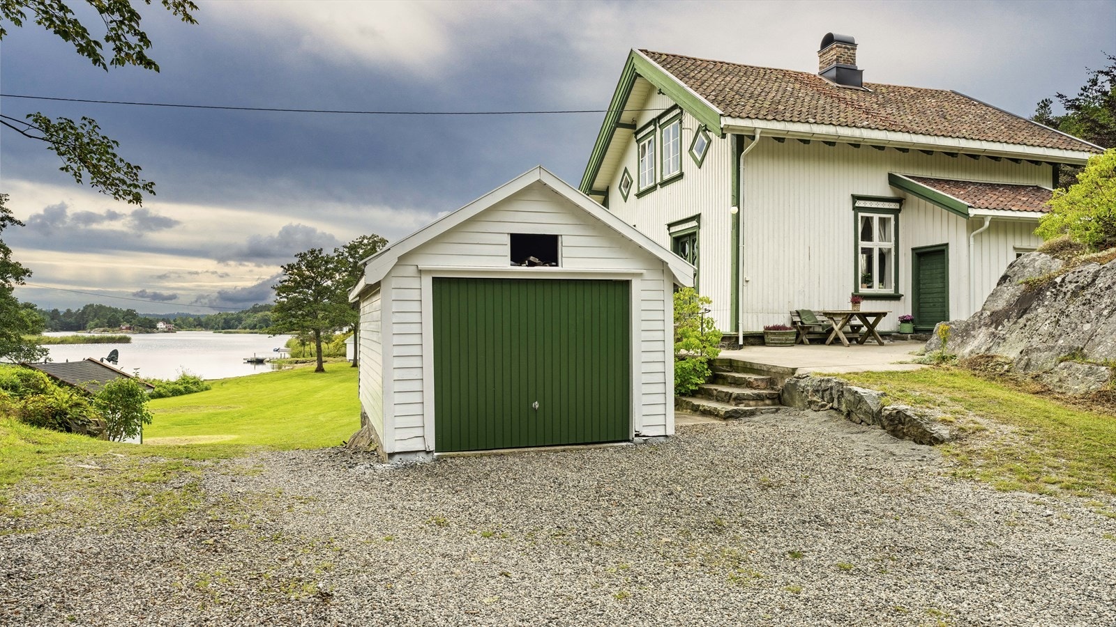 Garasje med plass til en bil Galleribilde