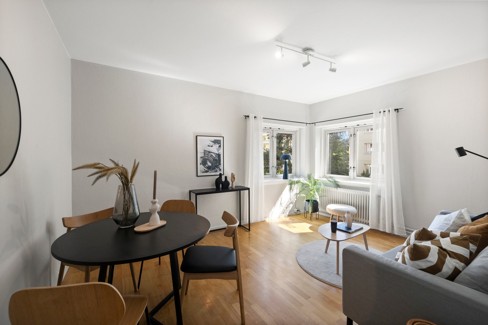 Boligen er en romslig 2-roms, flere andre i sameiet har blitt gjort om til 3-roms Galleribilde