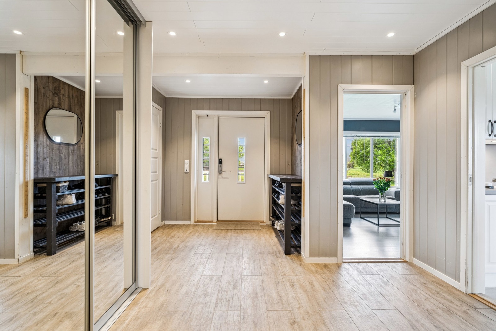 Gang og entré 1. etasje Galleribilde