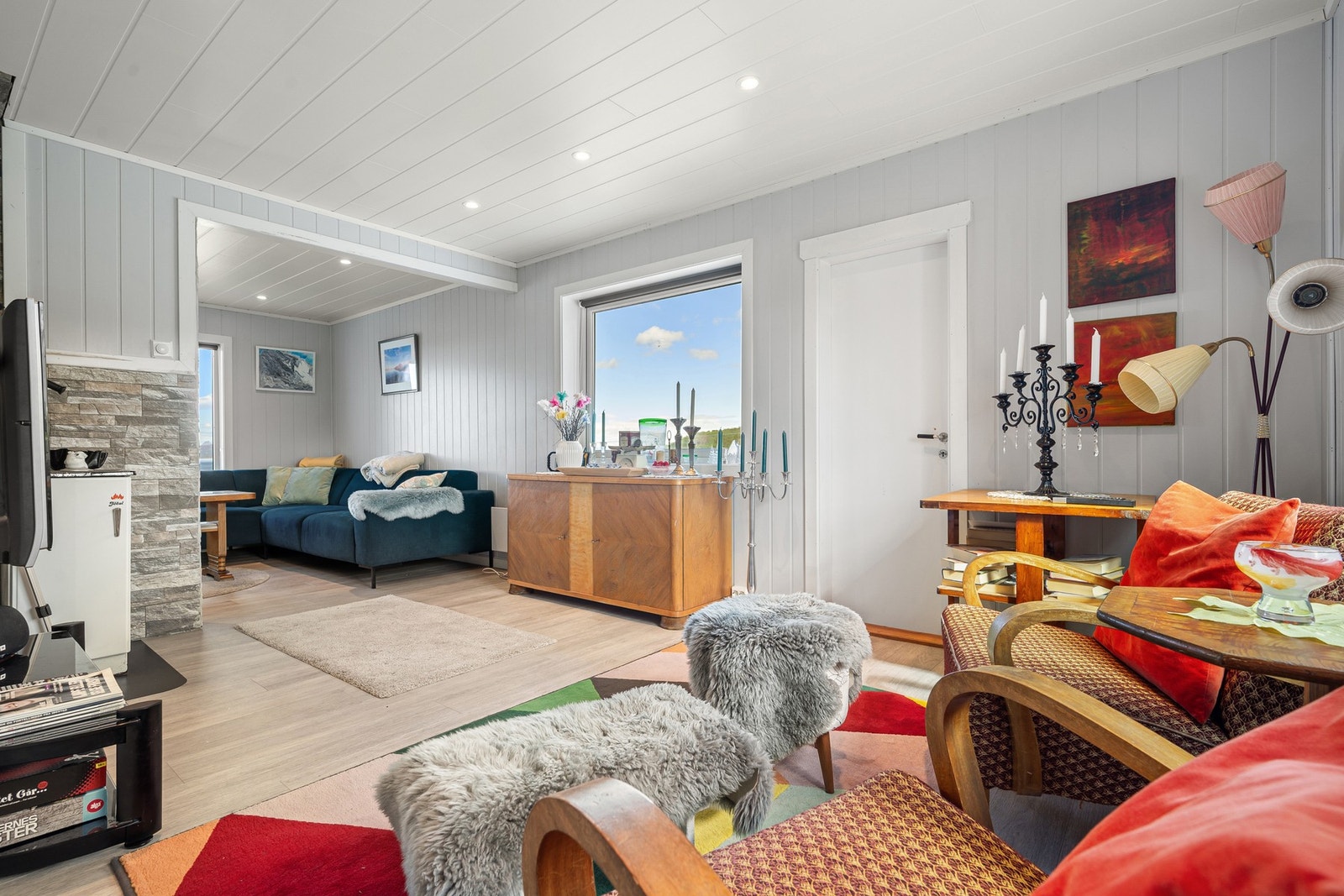 Dør til høyre inn til bod Galleribilde