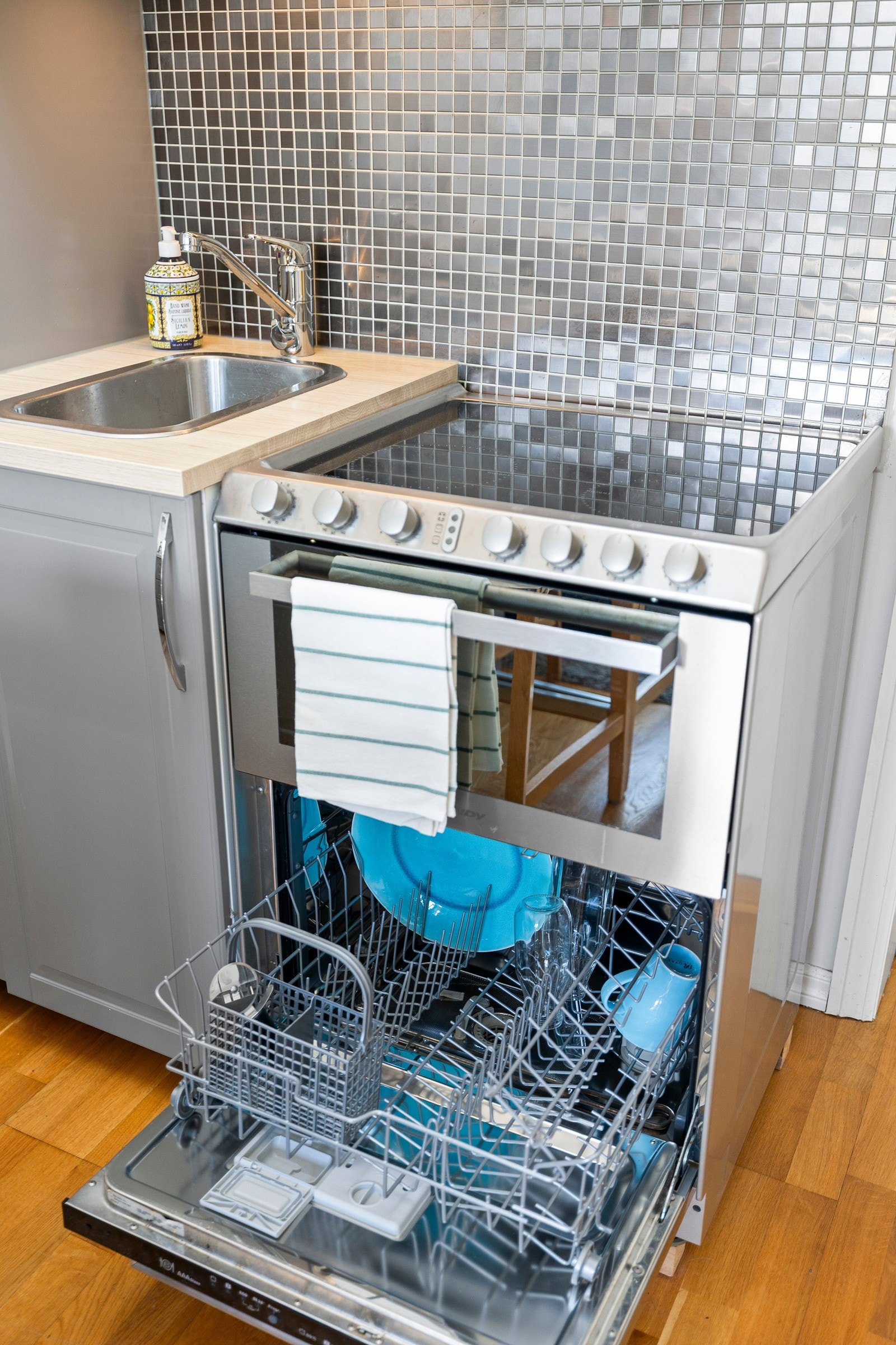 Kombinert komfyr og oppvaskmaskin ble byttet i 2020. Galleribilde