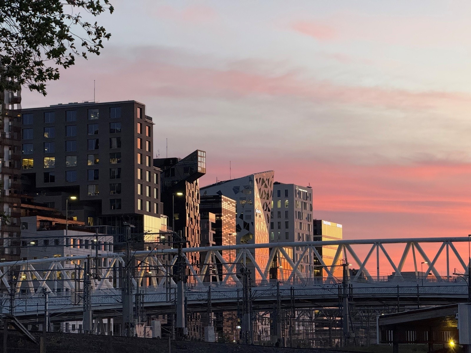 Området rundt er i stor vekst - her har du nærhet til Sørenga og Bjørvika, der man blant annet finner Operaen og Oslos finansdistrikt; Barcode. Galleribilde