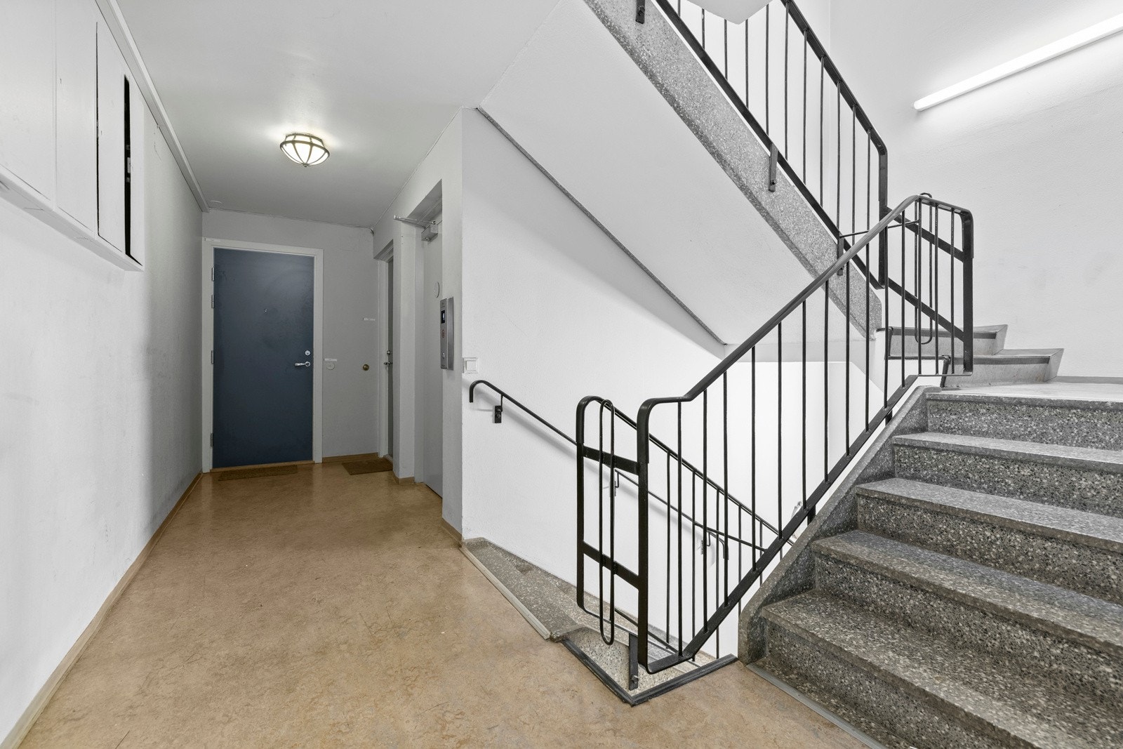 Romslig trappeoppgang Galleribilde