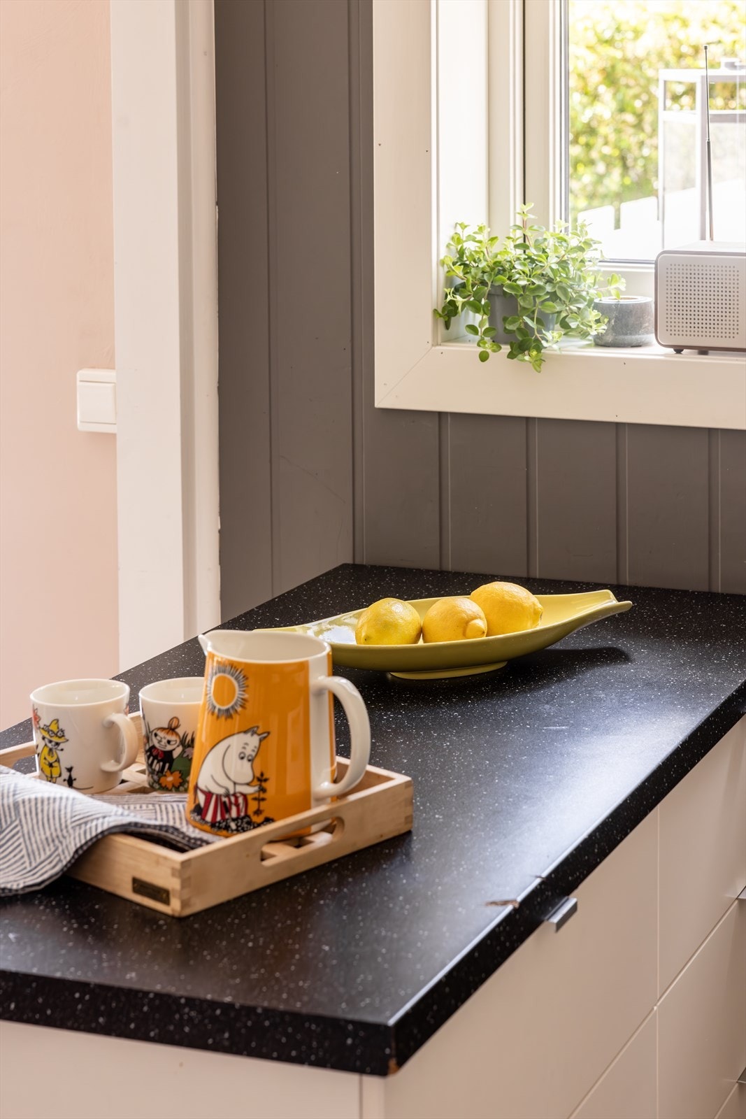 Kjøkkenøyen gir en ekstra god arbeidsflate. Galleribilde