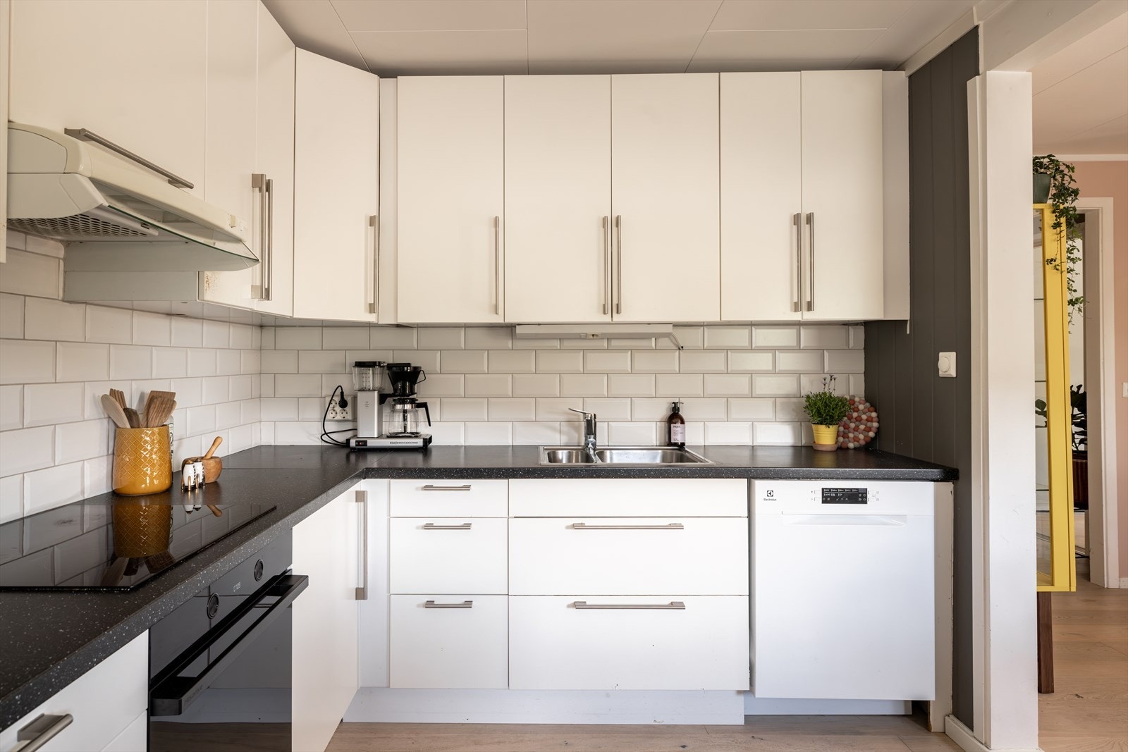 Nytt røropplegg inn til kjøkkenet i 2018, i følge tidligere annonse. Galleribilde