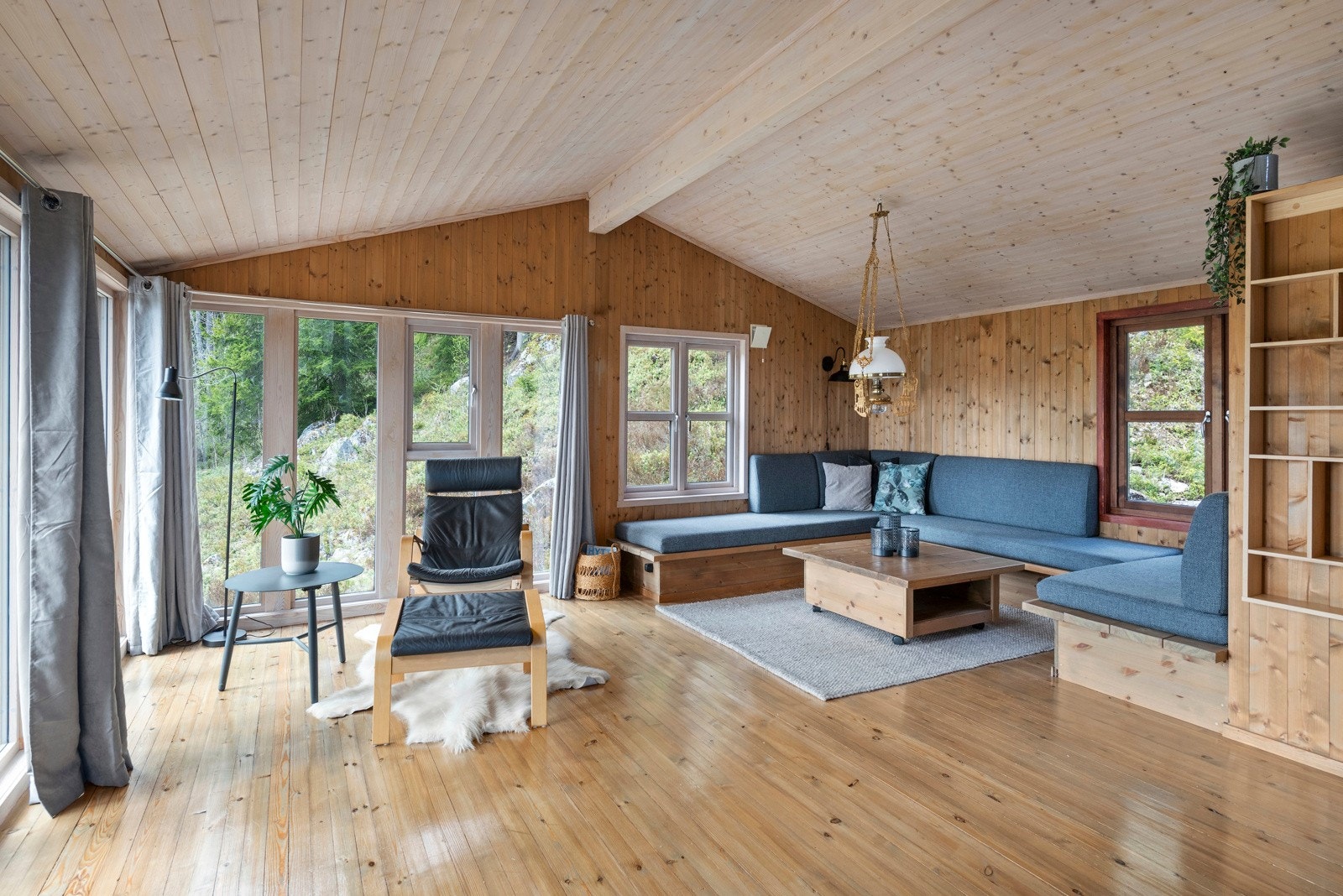 Stue med super takhøyde. Galleribilde