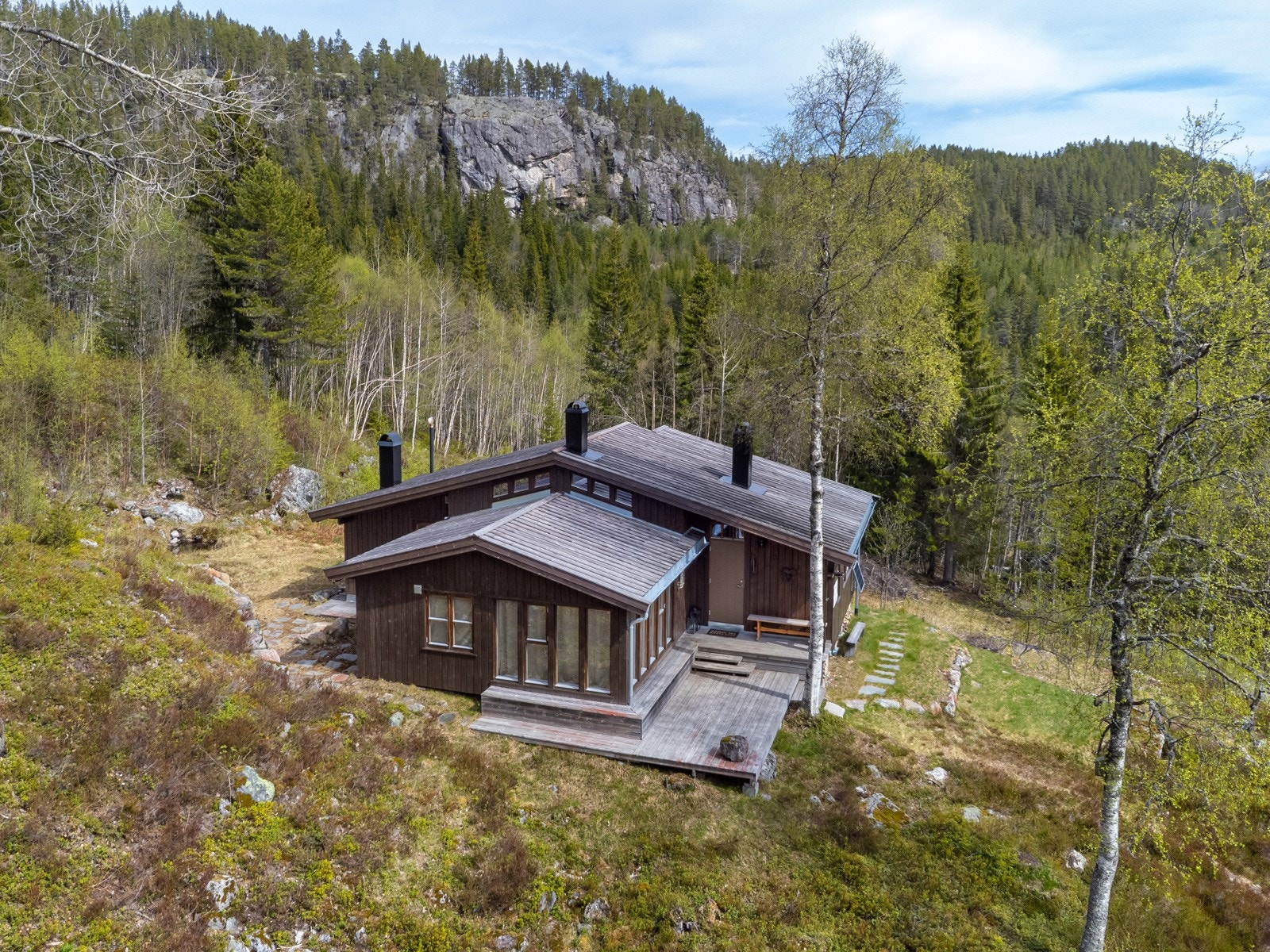 Velkommen til Fjellheimvegen 111 og flotte Birtedalen- Presentert av Adrian Hamre Evensen v/ Meglerhuset & Partners Arendal! Galleribilde