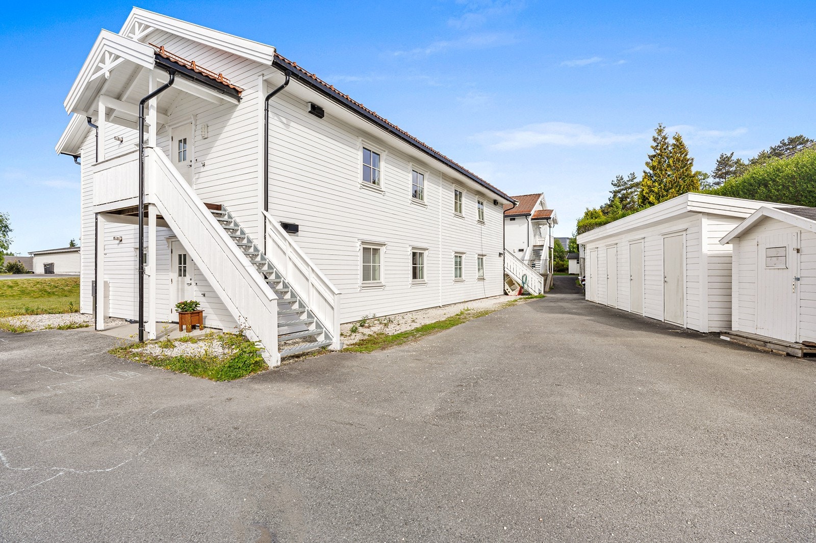 Utendørs trapp opp til leiligheten. Galleribilde
