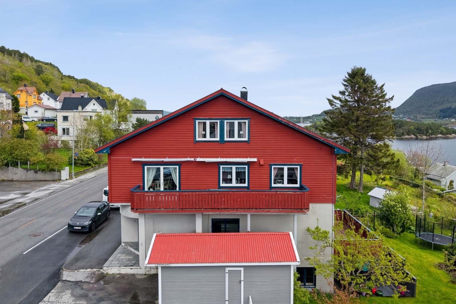 Skifertaket ble lagt om og nytt undertak på 90-tallet. Galleribilde