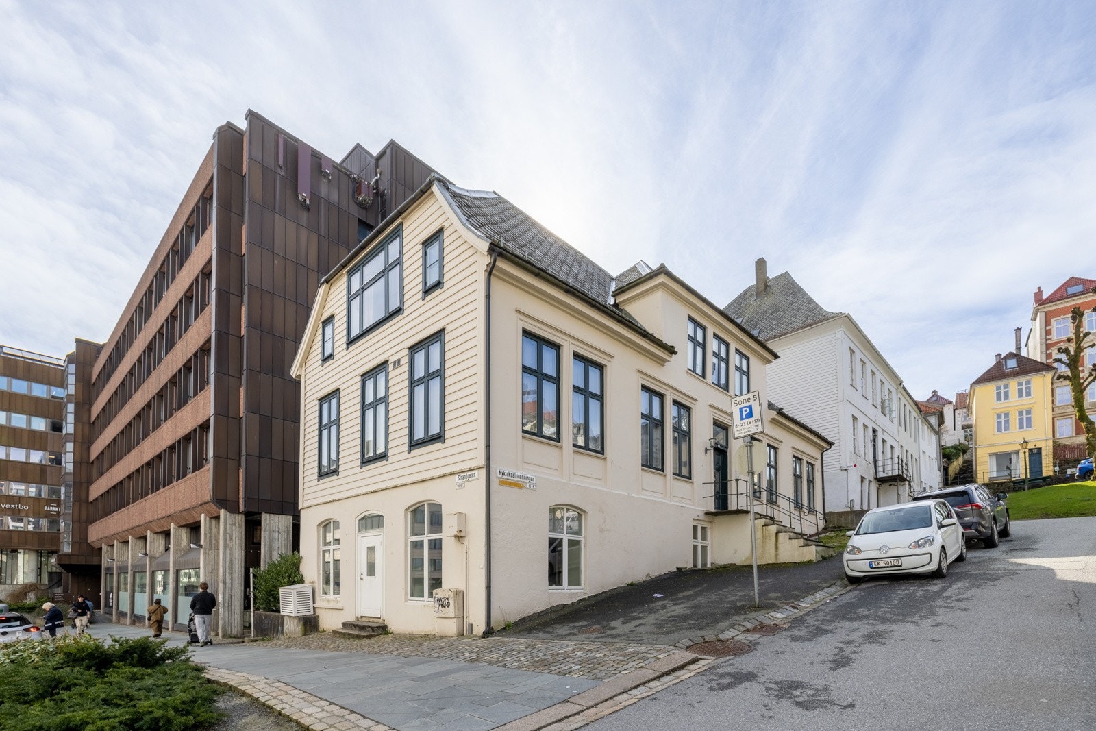 Leiligheten er del av et mindre sameie i et koselig Bergenhus fra 1900-tallet. Galleribilde
