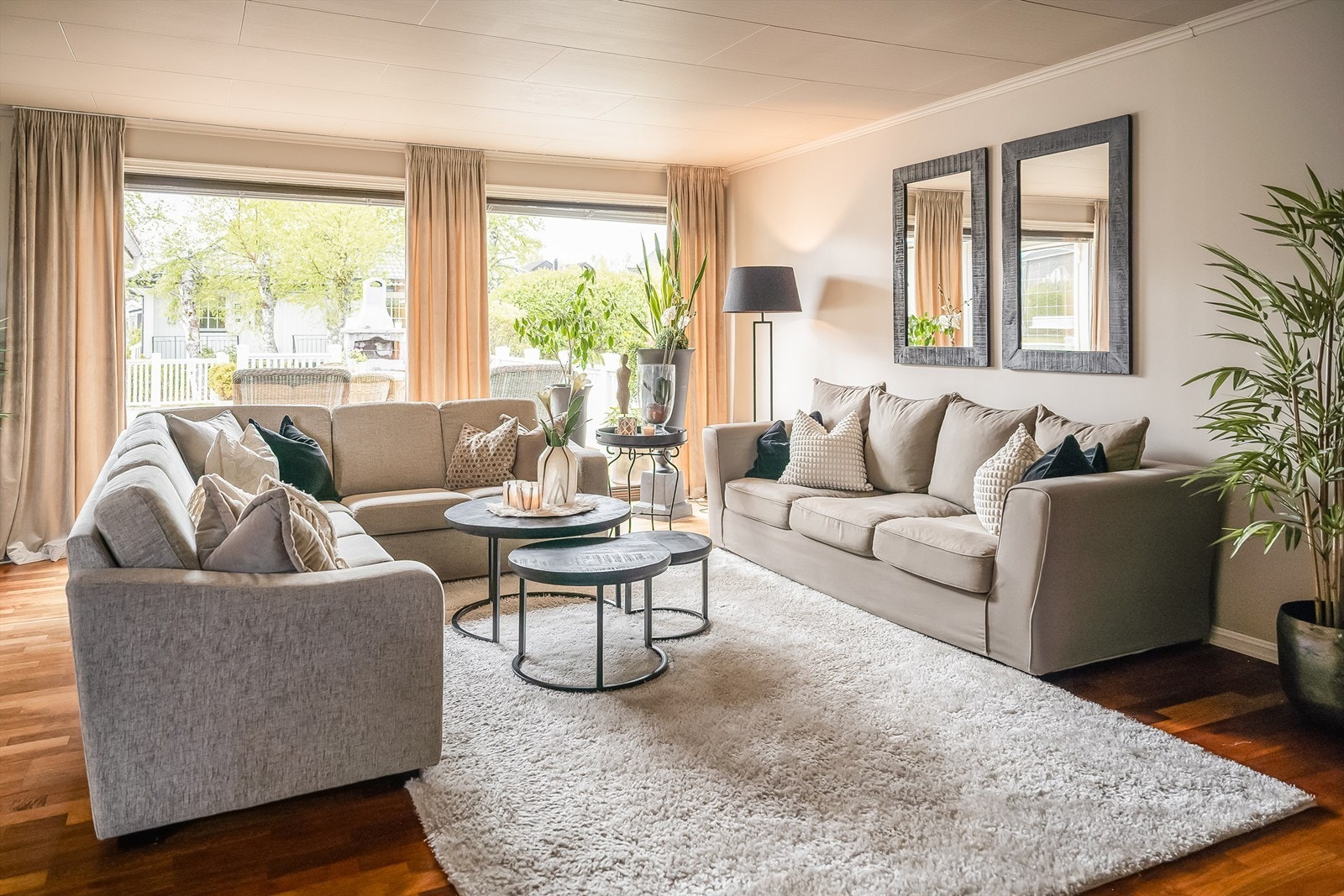 Huset har en god planløsning med store rom som har flere møbleringsmuligheter Galleribilde