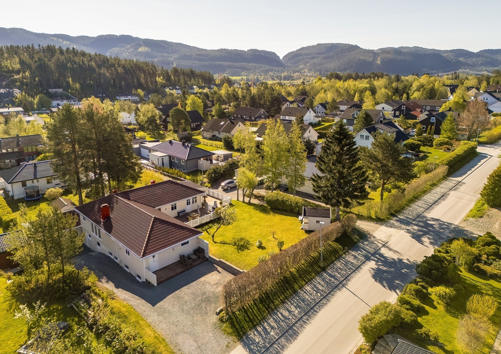 Tomten er solrik og på soldagene har du sol fra morgen til kveld Galleribilde