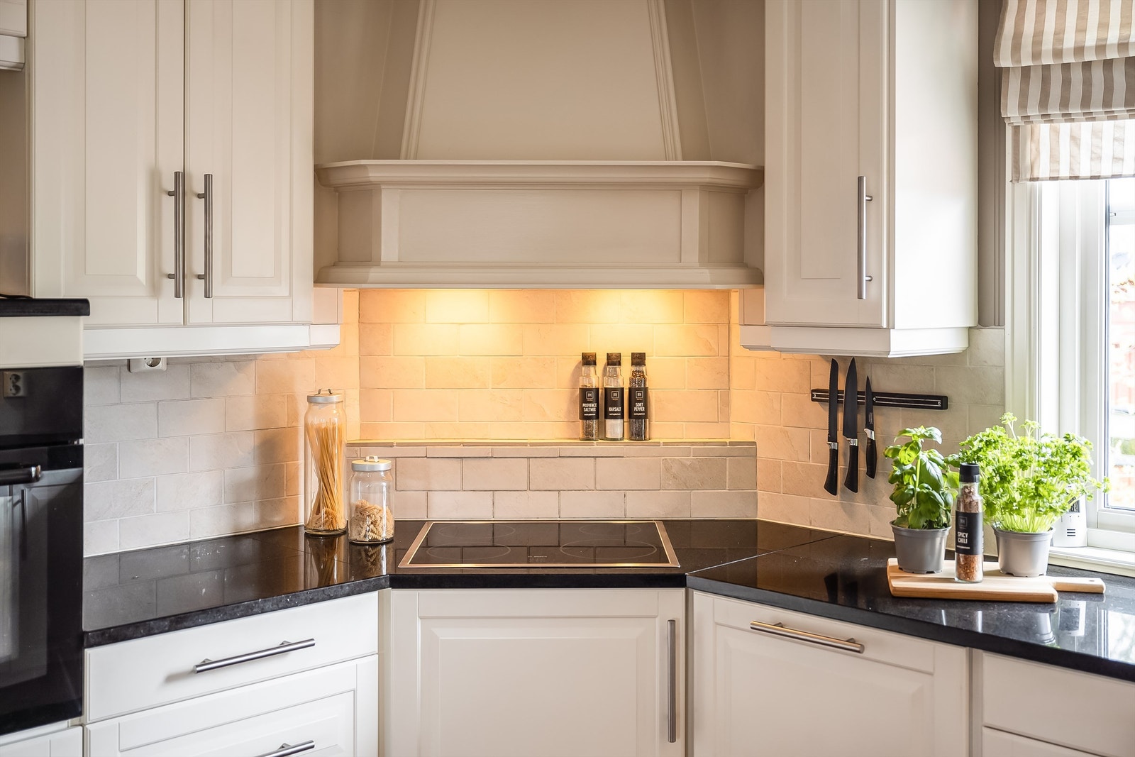 Kvalitets-kjøkkenhette levert av Einar Rønning Galleribilde