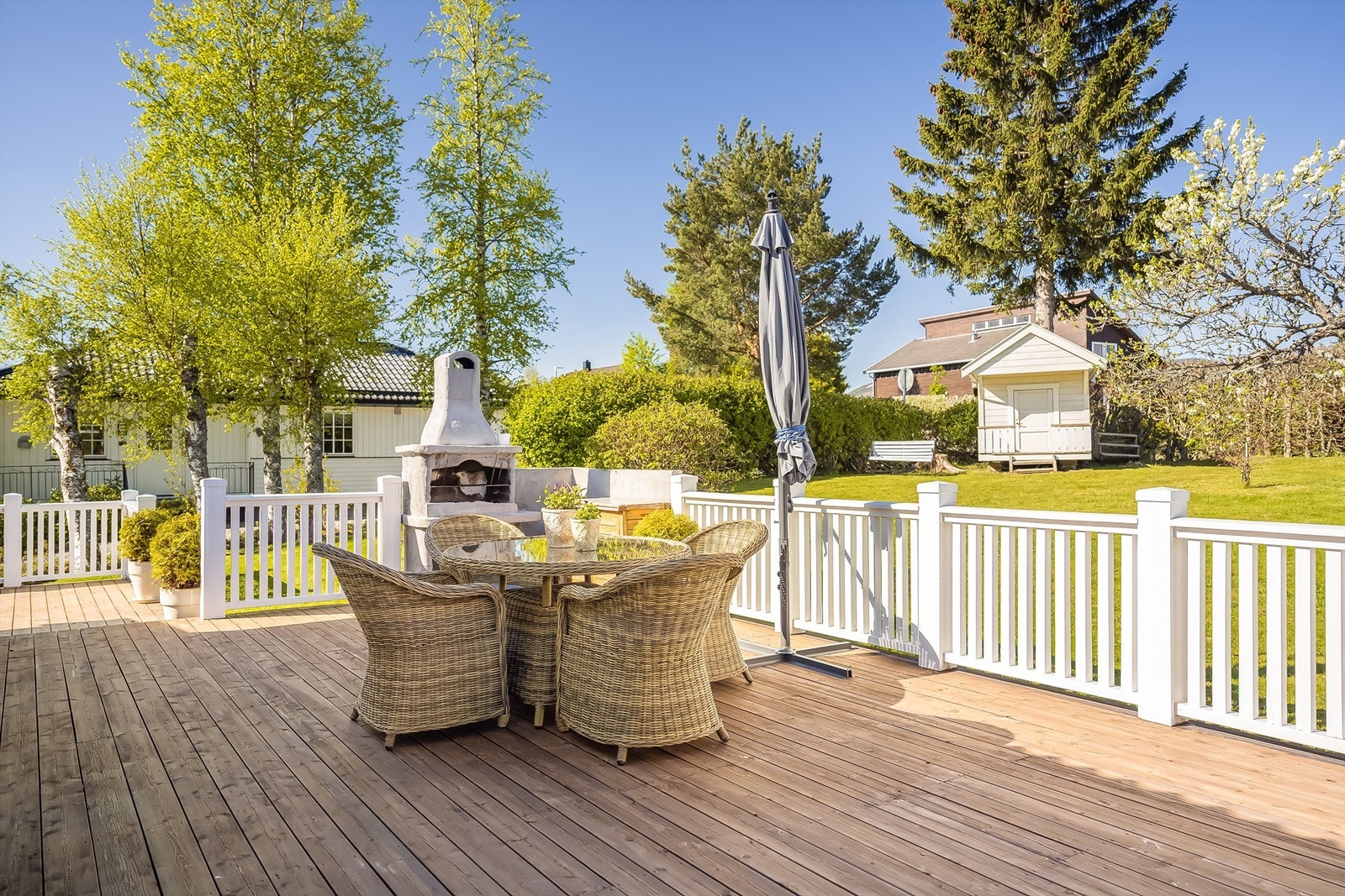 Fra eiendommen er det også kort vei til lekeplass, fotballbane, idrettshall og ridesenter, m.m. Galleribilde