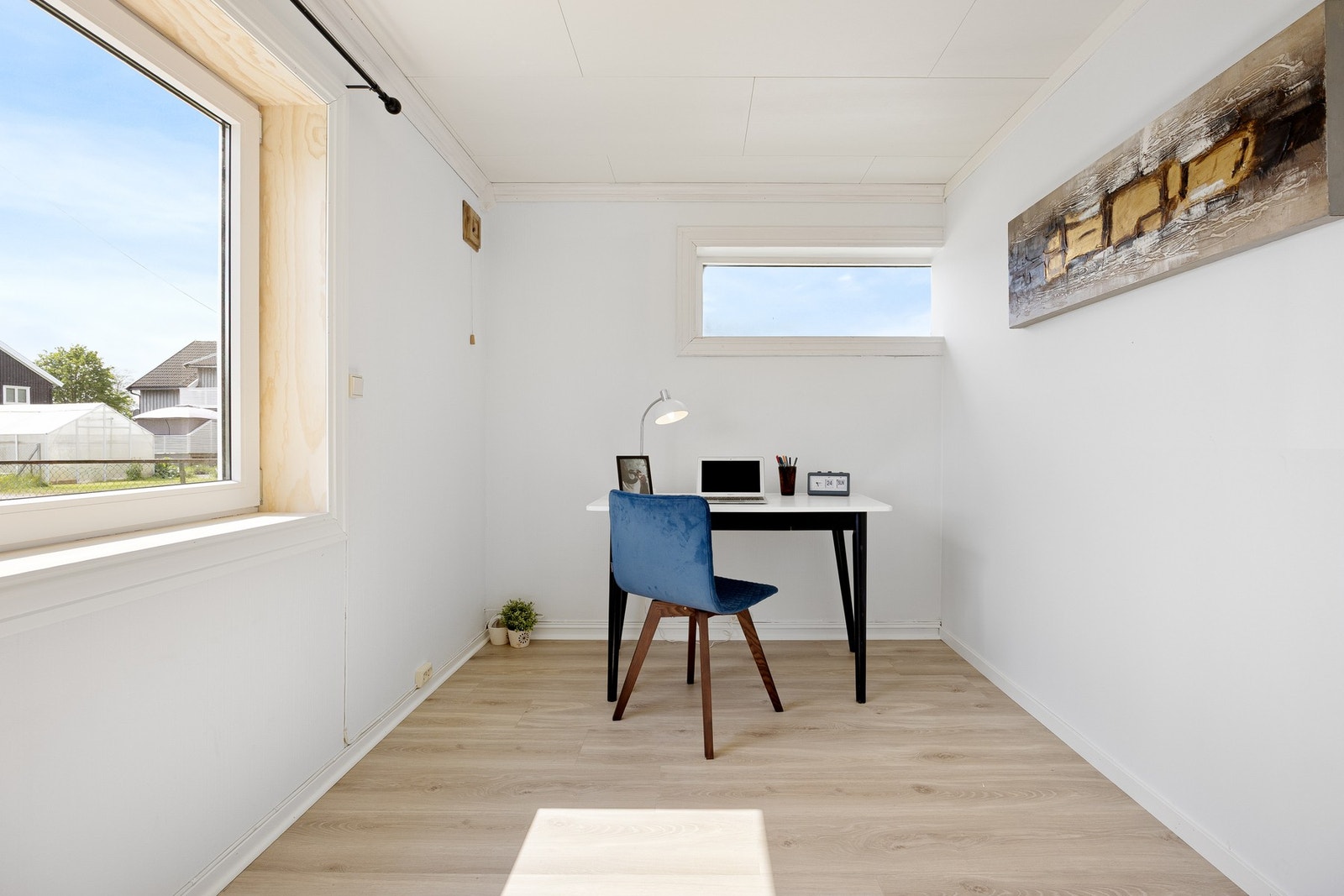 Videre har etasjen et rom som kan benyttes som kontor e.l. Galleribilde