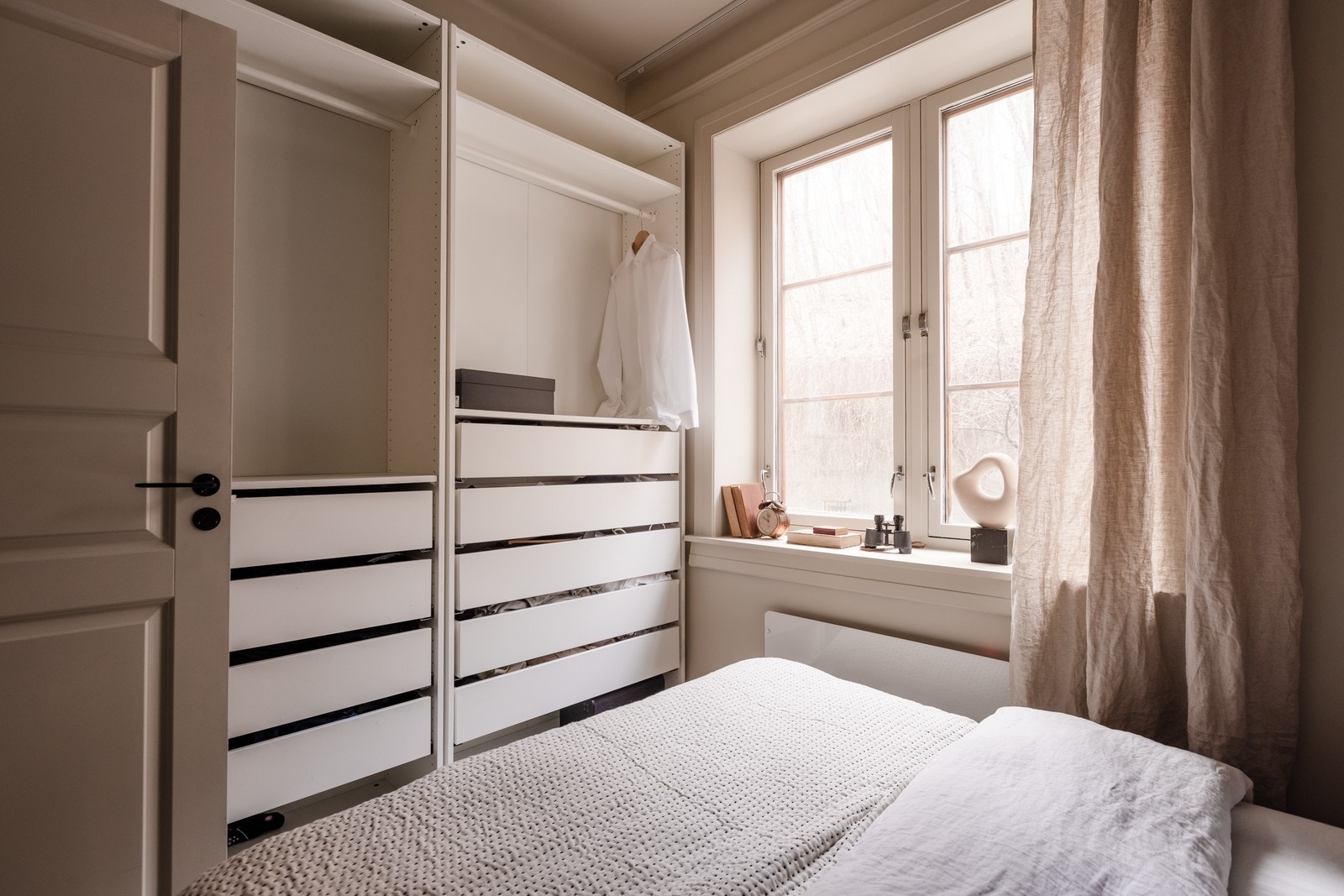 Garderobeløsning på hovedsoverommet. Galleribilde