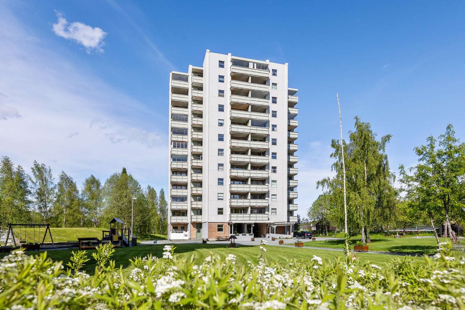 En 3-roms leilighet med fantastisk utsikt i byggets 11. etasje. Galleribilde
