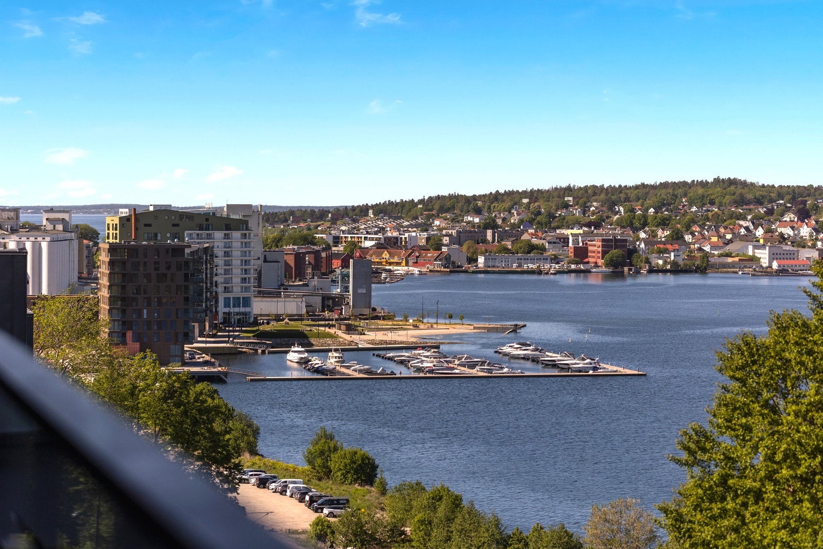 Terrassen blir som en forlengelse av boligen gjennom sommerhalvåret Galleribilde