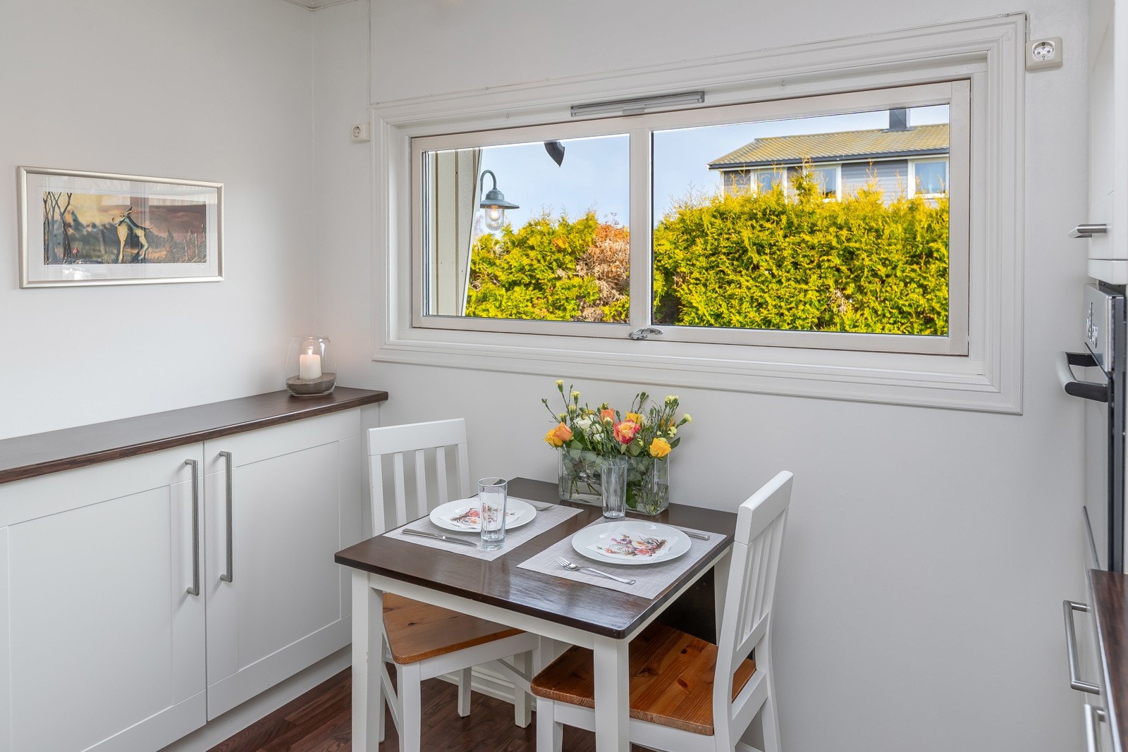 Hyggelig plass for å innta måltider på kjøkkenet Galleribilde