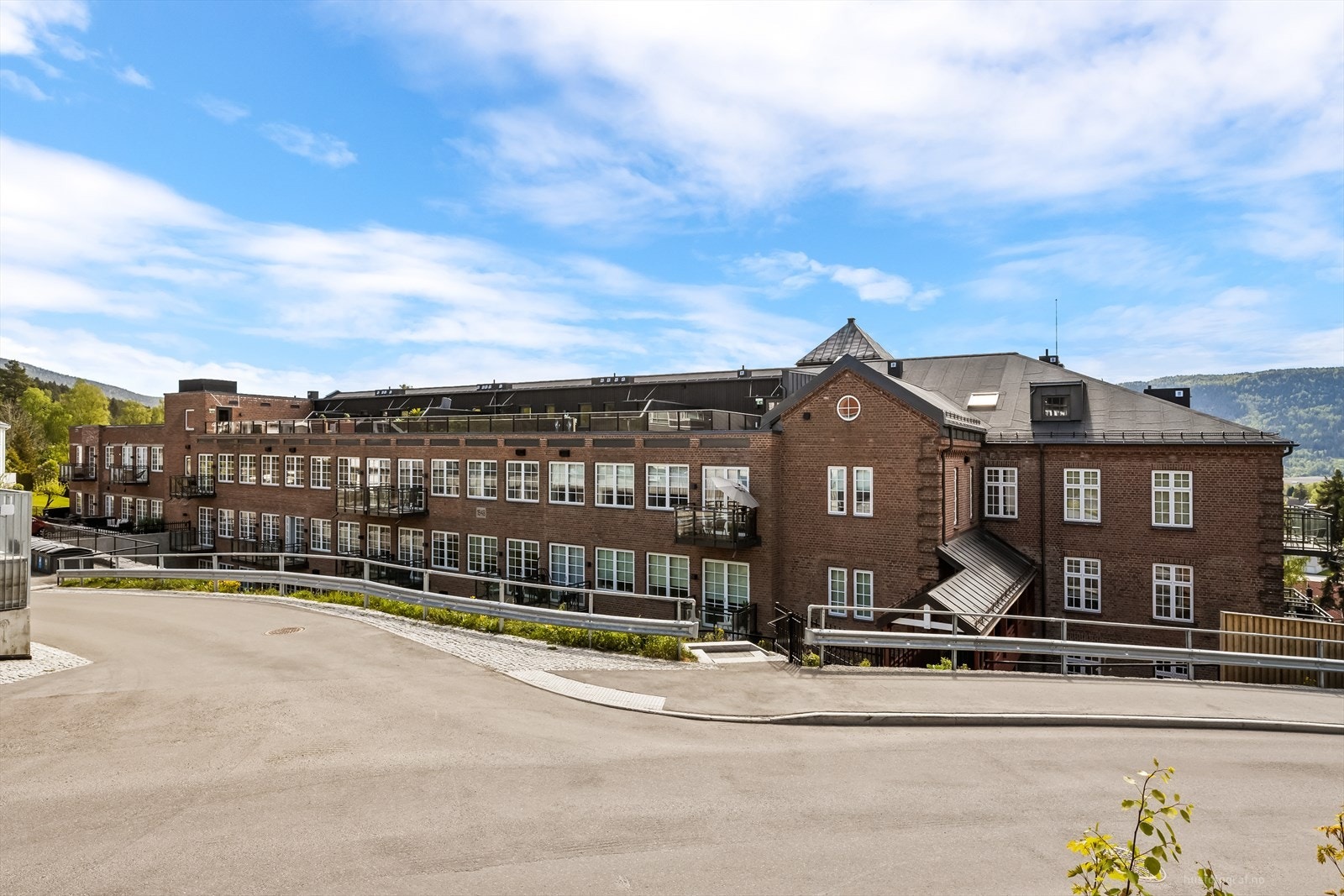 Solbergveien 22C ligger flott til sentralt i Solbergelva, i et ettertraktet og trivelig nabolag. Galleribilde