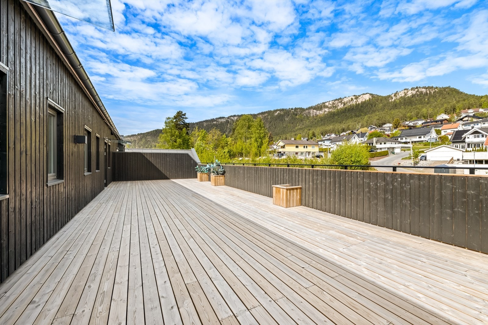 Her kan man lene seg tilbake, nyte utsikten - et ideelt sted for å samle venner og familie i stemningsfulle omgivelser. Galleribilde