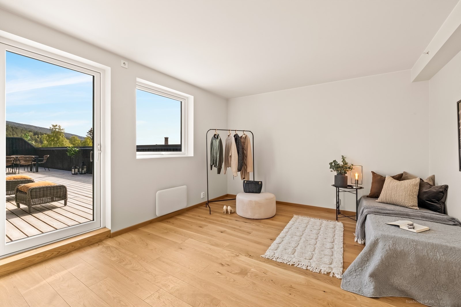 Soverom 4 med utgang direkte ut på den ene terrassen. Galleribilde