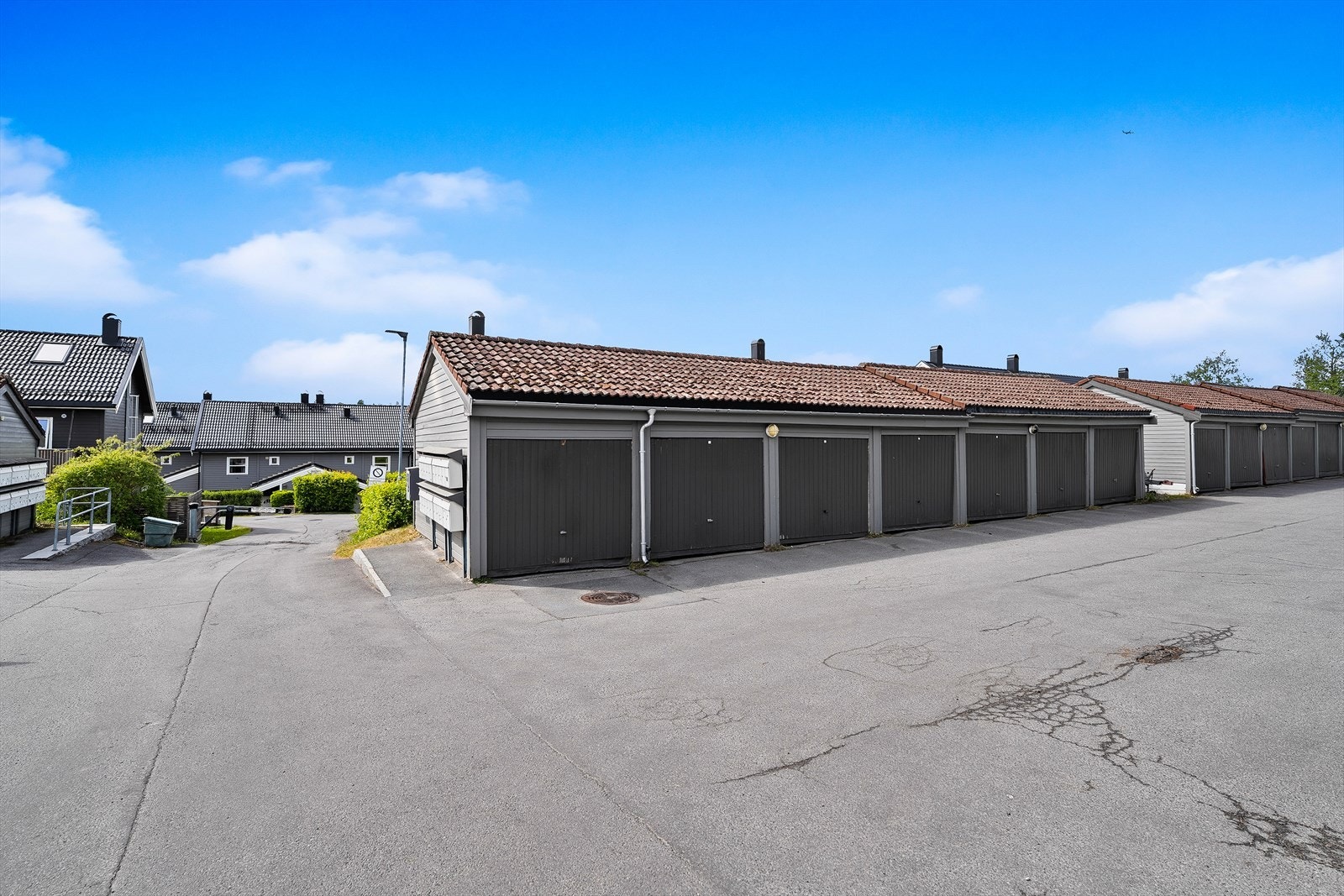 Disposisjonsrett til garasje til venstre i bildet(ende) Galleribilde