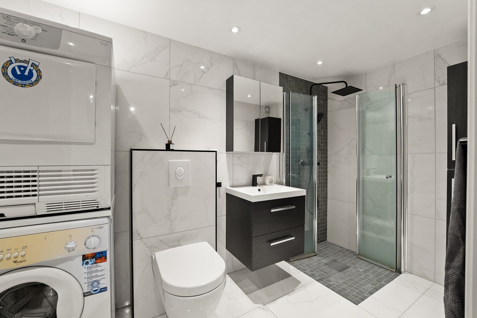 Bad oppusset i 2022 i moderne stil. Galleribilde