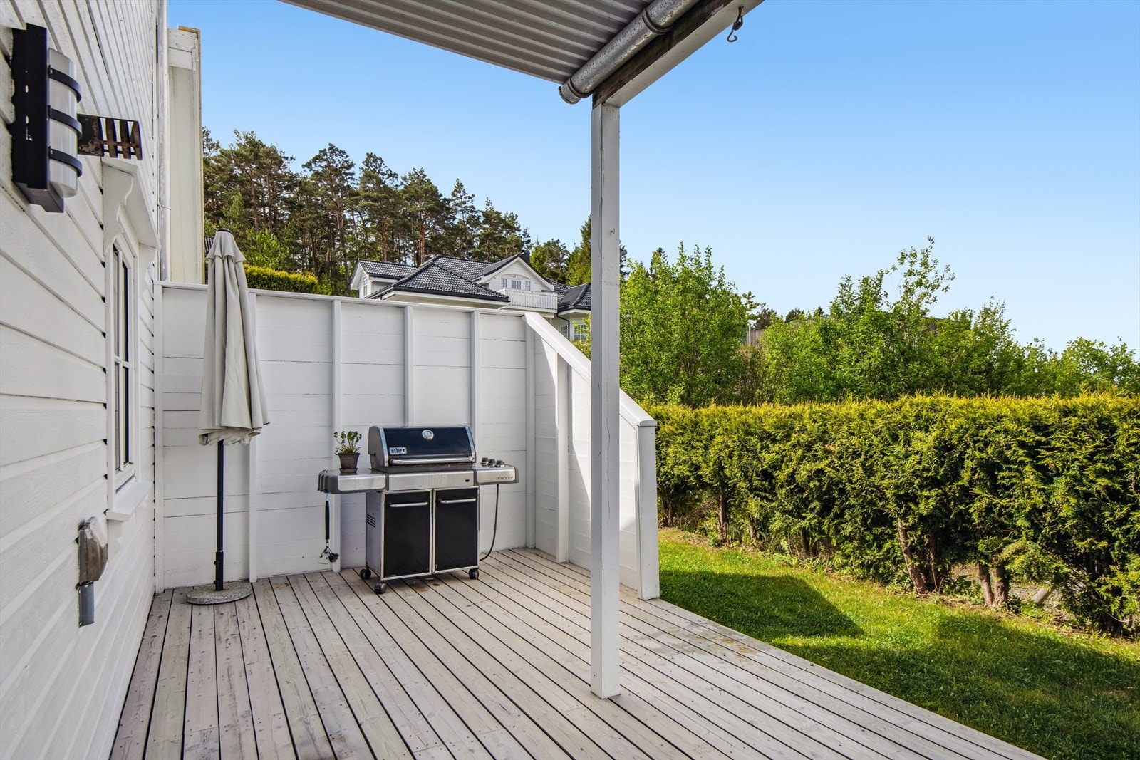 Terrasse med uttak til naturgassgrill.
Naturgassgrill medfølger i handelen av leiligheten. Galleribilde