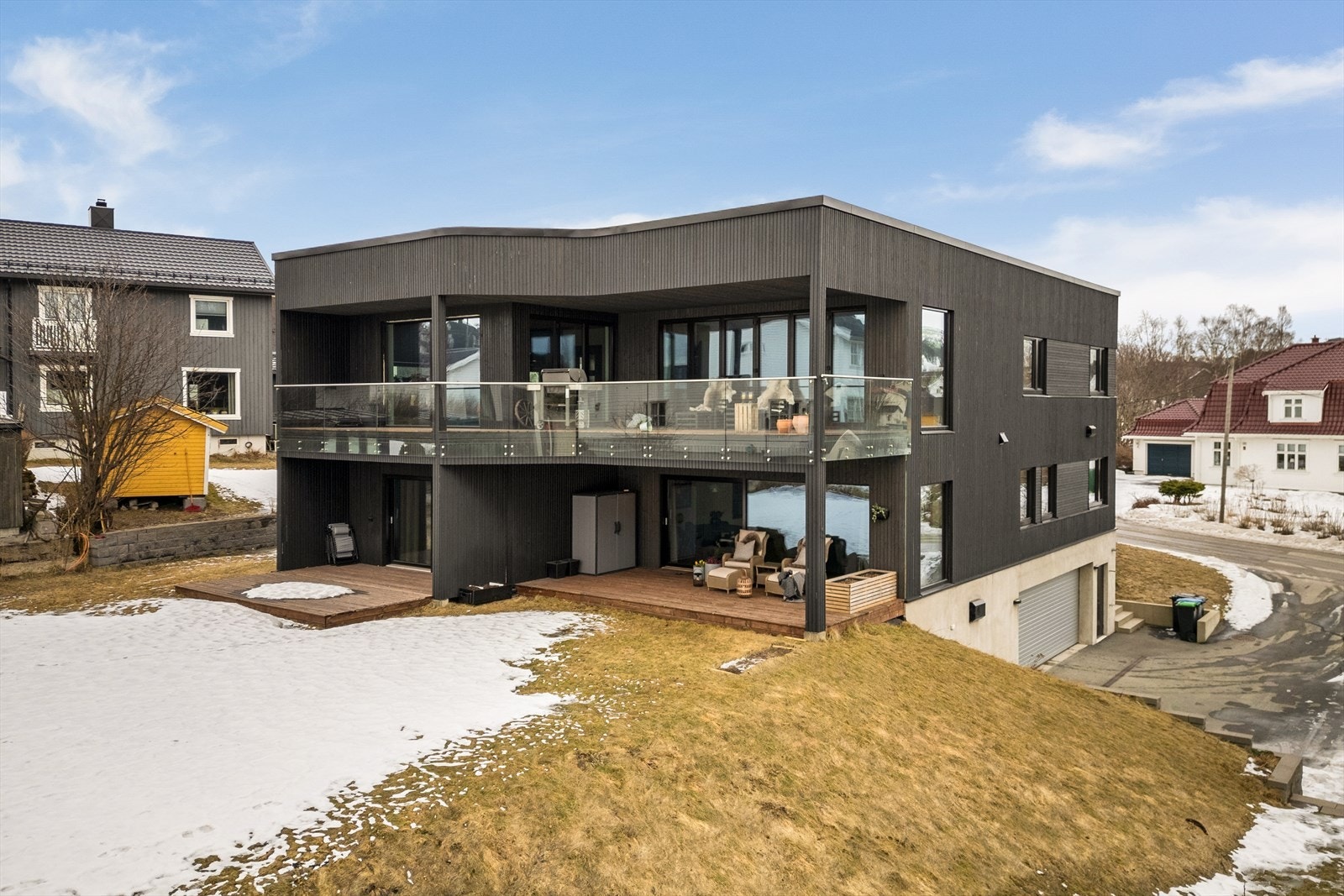 Leilighet i 1.etasje med markterrasse på bakkeplan. Galleribilde