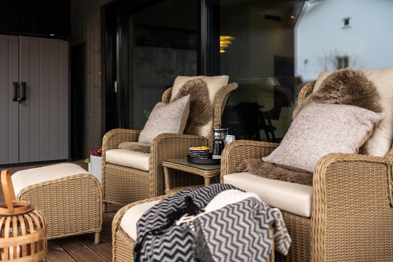 Her sitter du meget godt til i formiddag/ettermiddag og kveldssola. Galleribilde