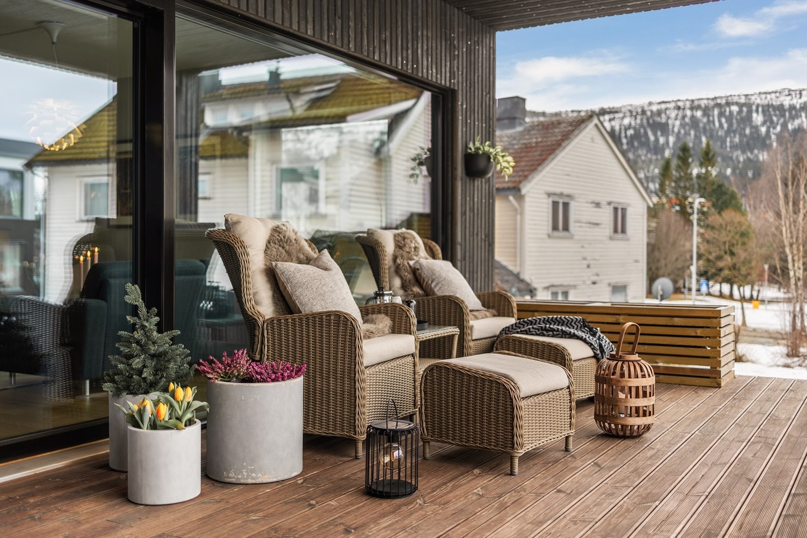 Dette er et sentralt beliggende sameie, med kun tre leiligheter i bygget. Galleribilde