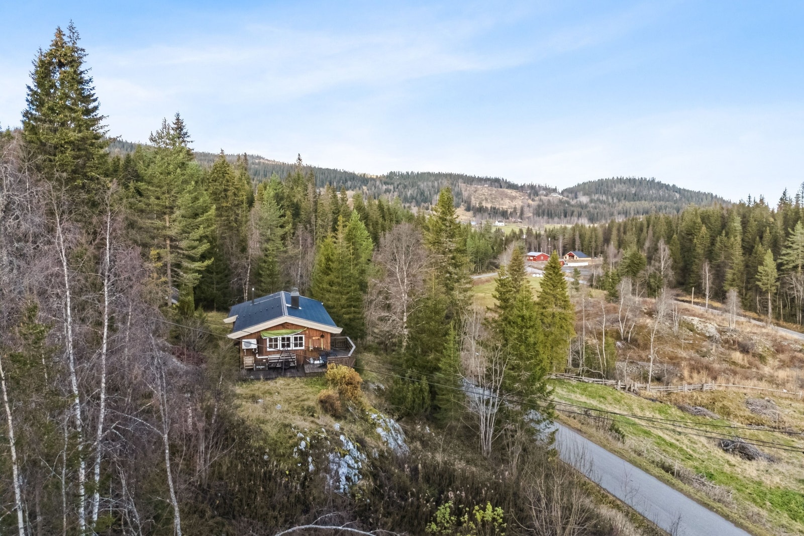 Usjenert og romslig tomt. Galleribilde