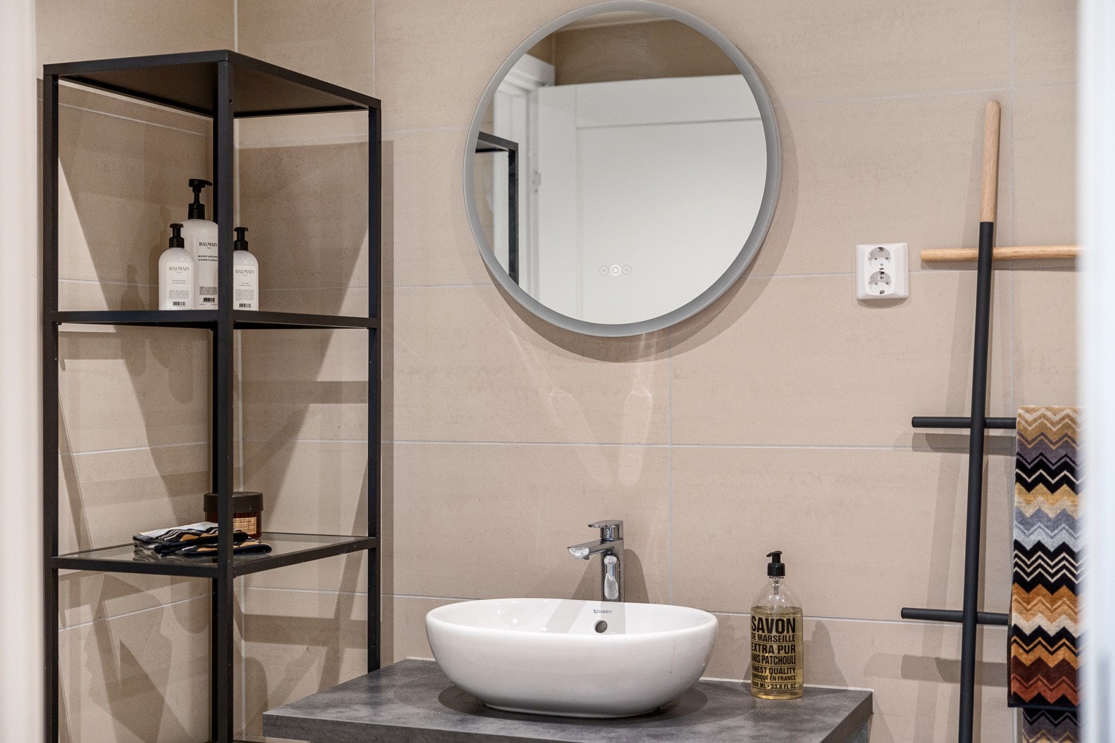 Baderommet og toalettrommet har tidsriktig farge- og materialvalg og var nytt i 2020. Galleribilde